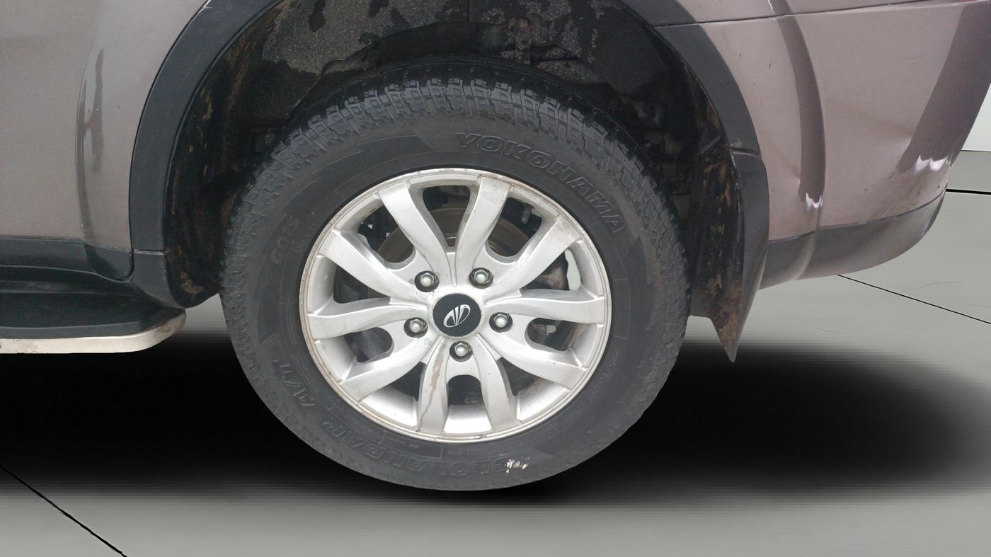 2017 Mahindra XUV500 W10, Diesel, Manual, 82,167 km, Left Rear Wheel