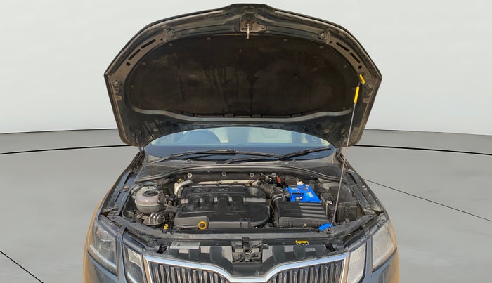 2018 Skoda Octavia 2.0 TDI L&K AT, Diesel, Automatic, 1,47,825 km, Open Bonet