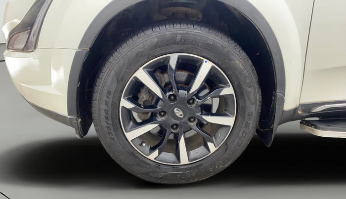 2019 Mahindra XUV500 W11, Diesel, Manual, 69,786 km, Left Front Wheel
