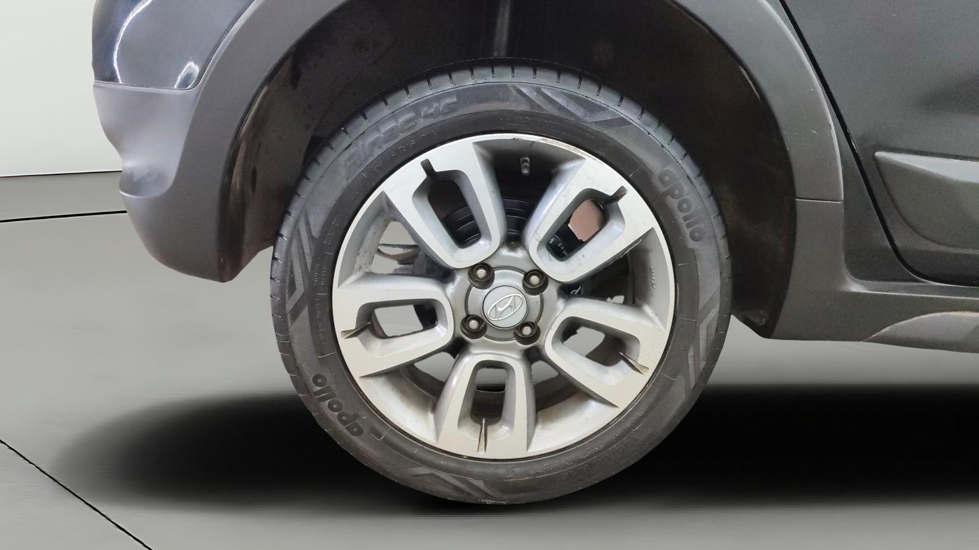 2018 Hyundai i20 Active 1.2 SX, Petrol, Manual, 1,07,643 km, Right Rear Wheel