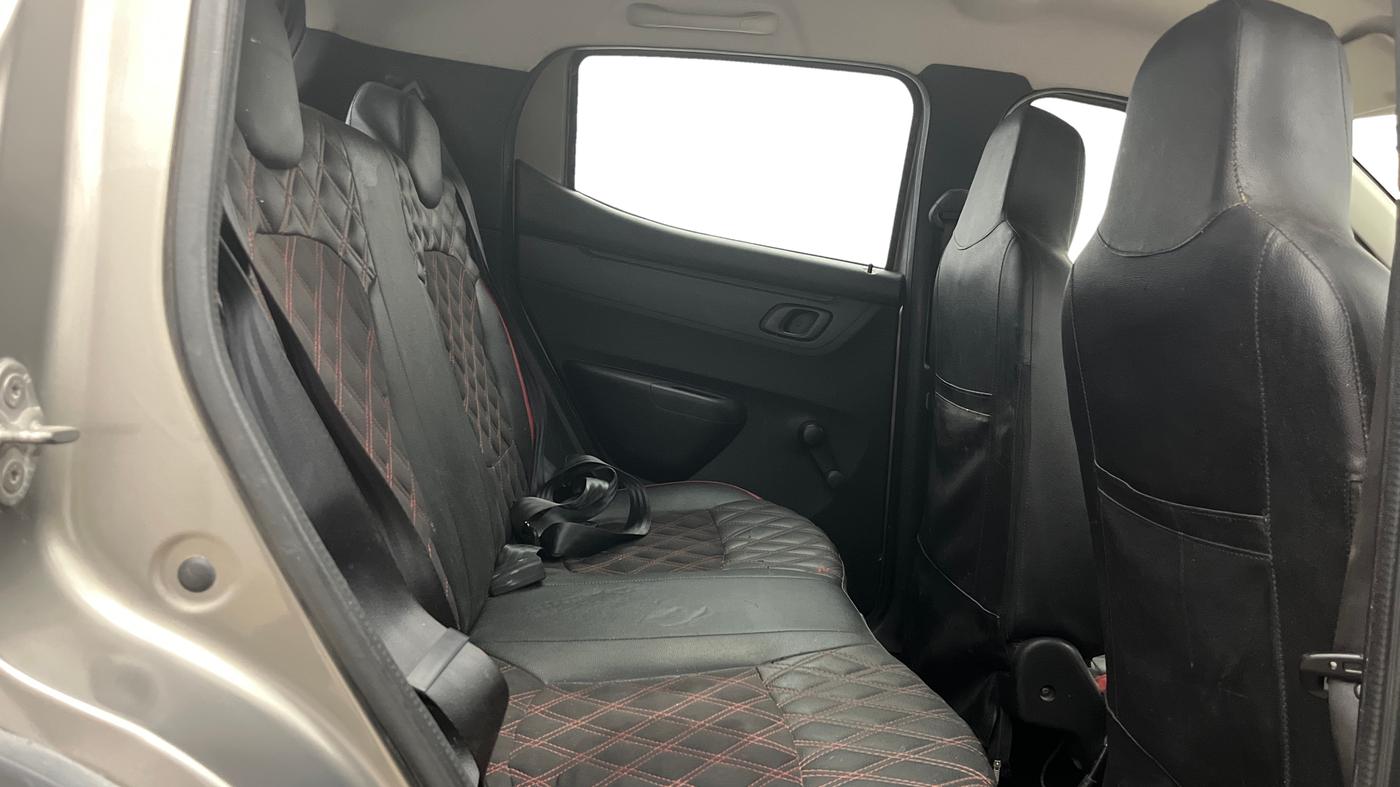 2017 Renault Kwid RXT 1.0 AMT (O), Petrol, Automatic, 53,835 km, Right Side Rear Door Cabin