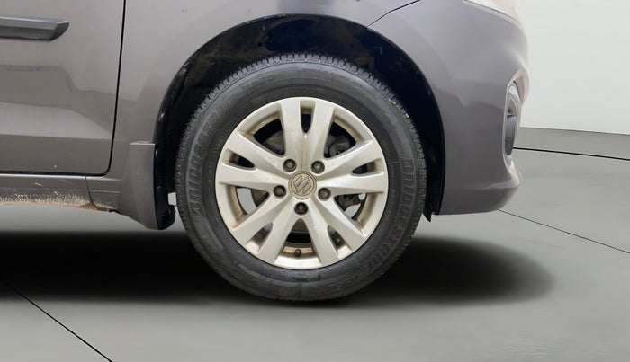 2017 Maruti Ertiga ZXI+, Petrol, Manual, 56,771 km, Right Front Wheel