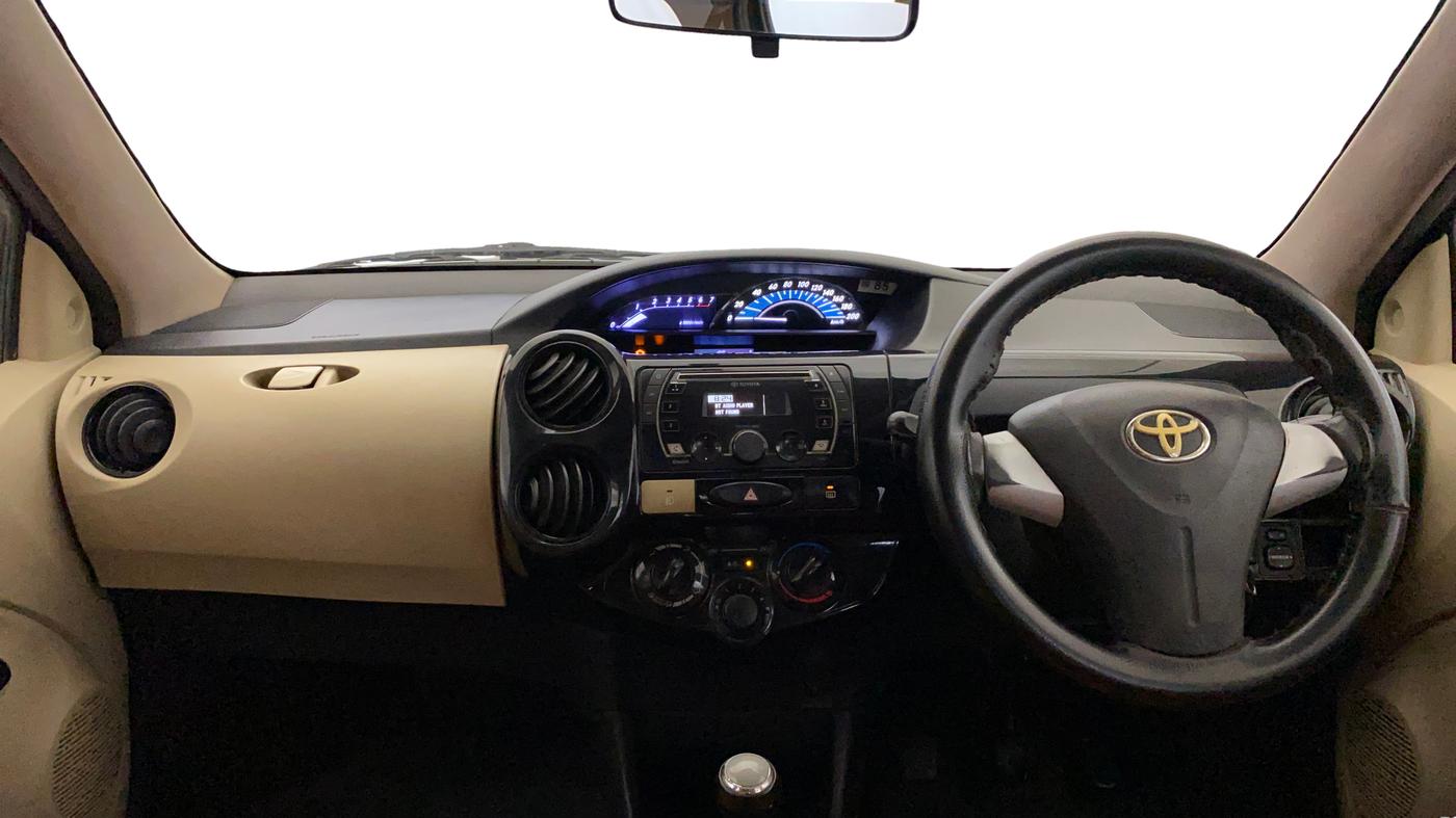 2019 Toyota Etios Liva V DUAL TONE, Petrol, Manual, 86,105 km, Dashboard