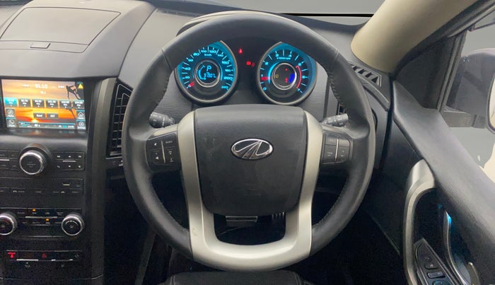 2017 Mahindra XUV500 W10 AT, Diesel, Automatic, 91,905 km, Steering Wheel Close Up