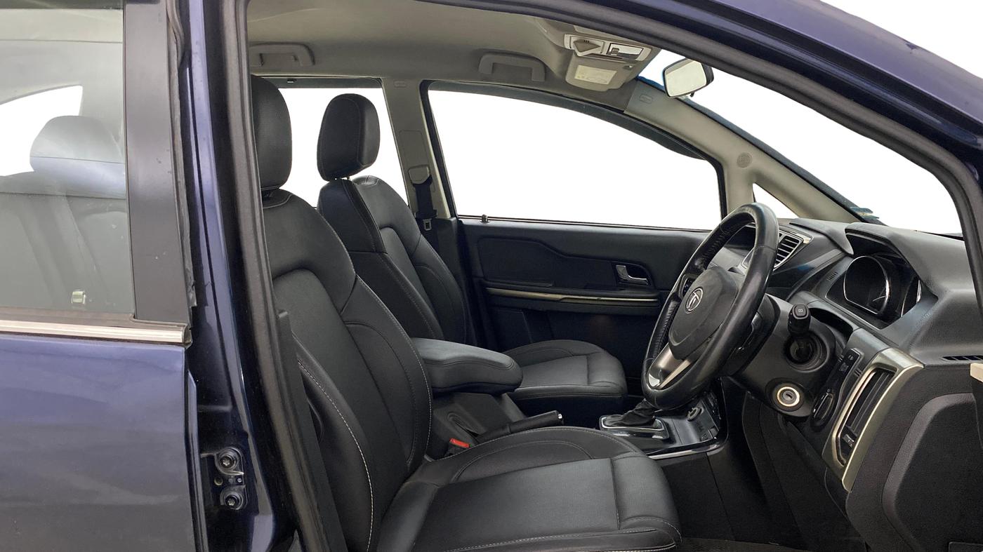 2018 Tata Hexa XTA 4X2 7 STR, Diesel, Automatic, 83,354 km, Right Side Front Door Cabin