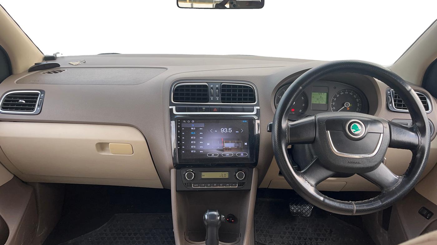 2013 Skoda Rapid ELEGANCE 1.6 MPI AT, CNG, Automatic, 82,148 km, Dashboard