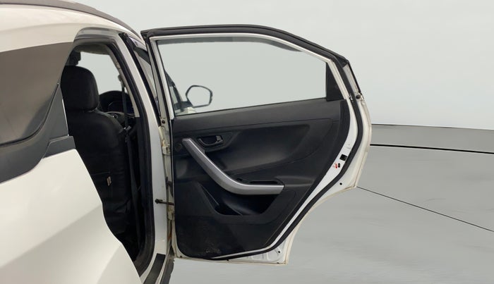 2022 Tata NEXON XM PLUS SUNROOF PETROL, Petrol, Manual, 56,339 km, RHS Rear Door