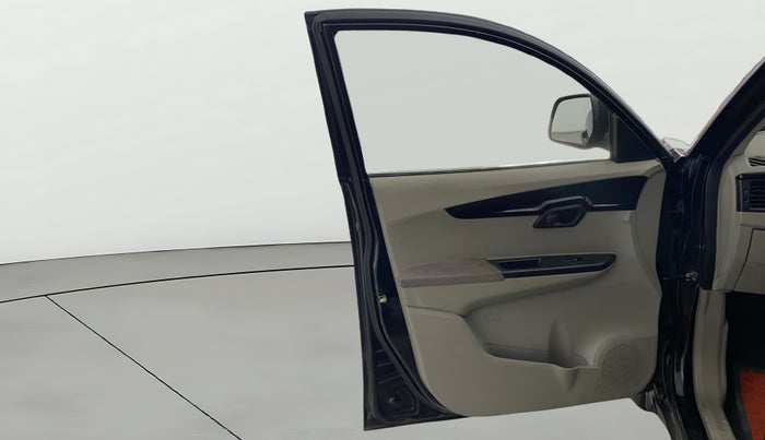 2016 Mahindra Kuv100 K8 6 STR, Petrol, Manual, 32,042 km, LHS Front Door