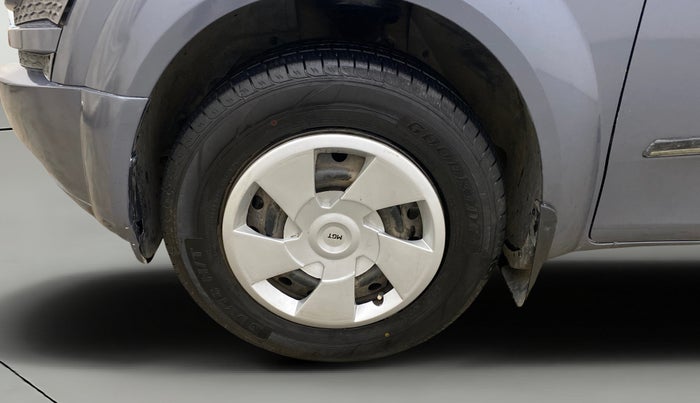 2014 Mahindra XUV500 W4, Diesel, Manual, 1,12,565 km, Left Front Wheel