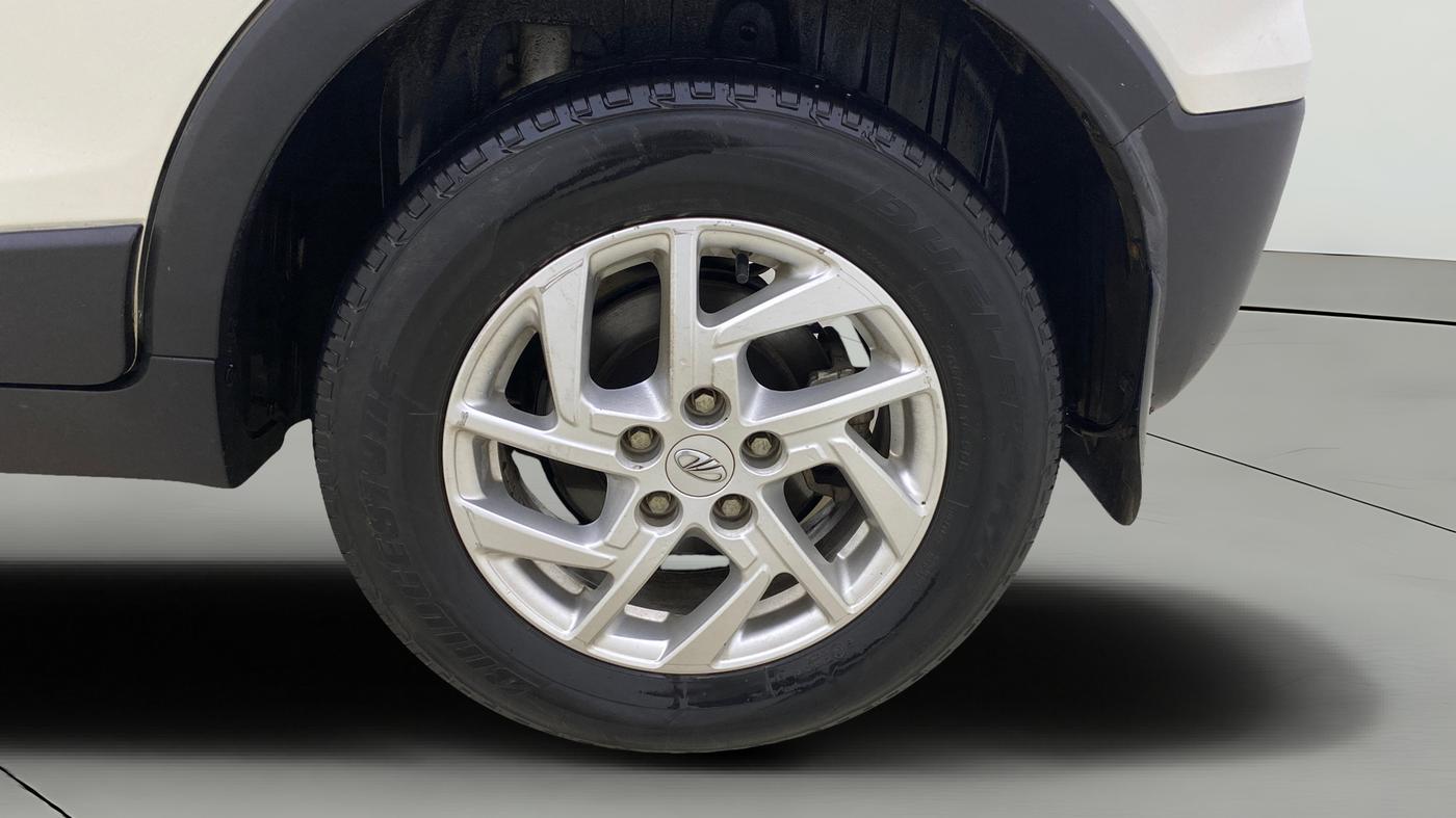 2022 Mahindra XUV300 W8 1.2 PETROL, Petrol, Manual, 62,411 km, Left Rear Wheel