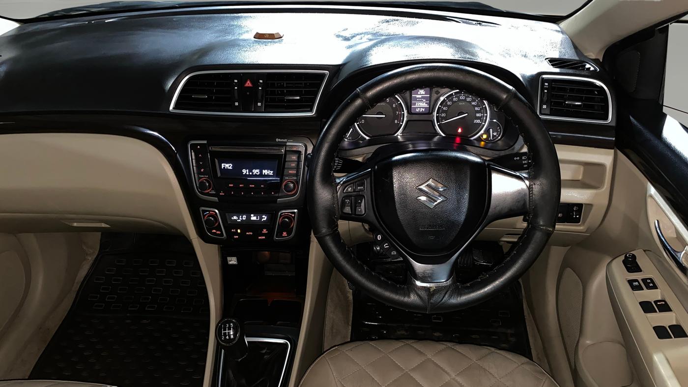 2016 Maruti Ciaz ZXI, Petrol, Manual, 33,966 km, Steering Wheel Close Up