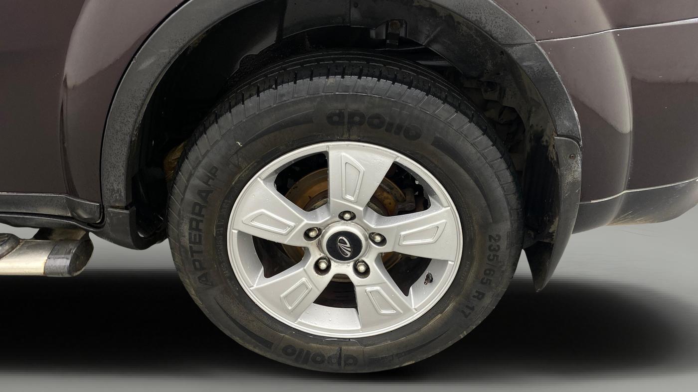 2015 Mahindra XUV500 W8, Diesel, Manual, 92,368 km, Left Rear Wheel