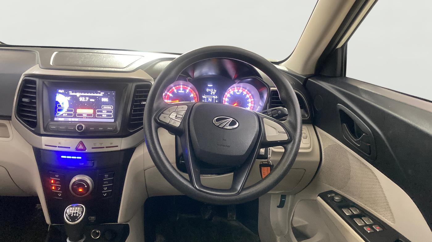 2019 Mahindra XUV300 W6 1.2 PETROL, Petrol, Manual, 47,903 km, Steering Wheel Close Up