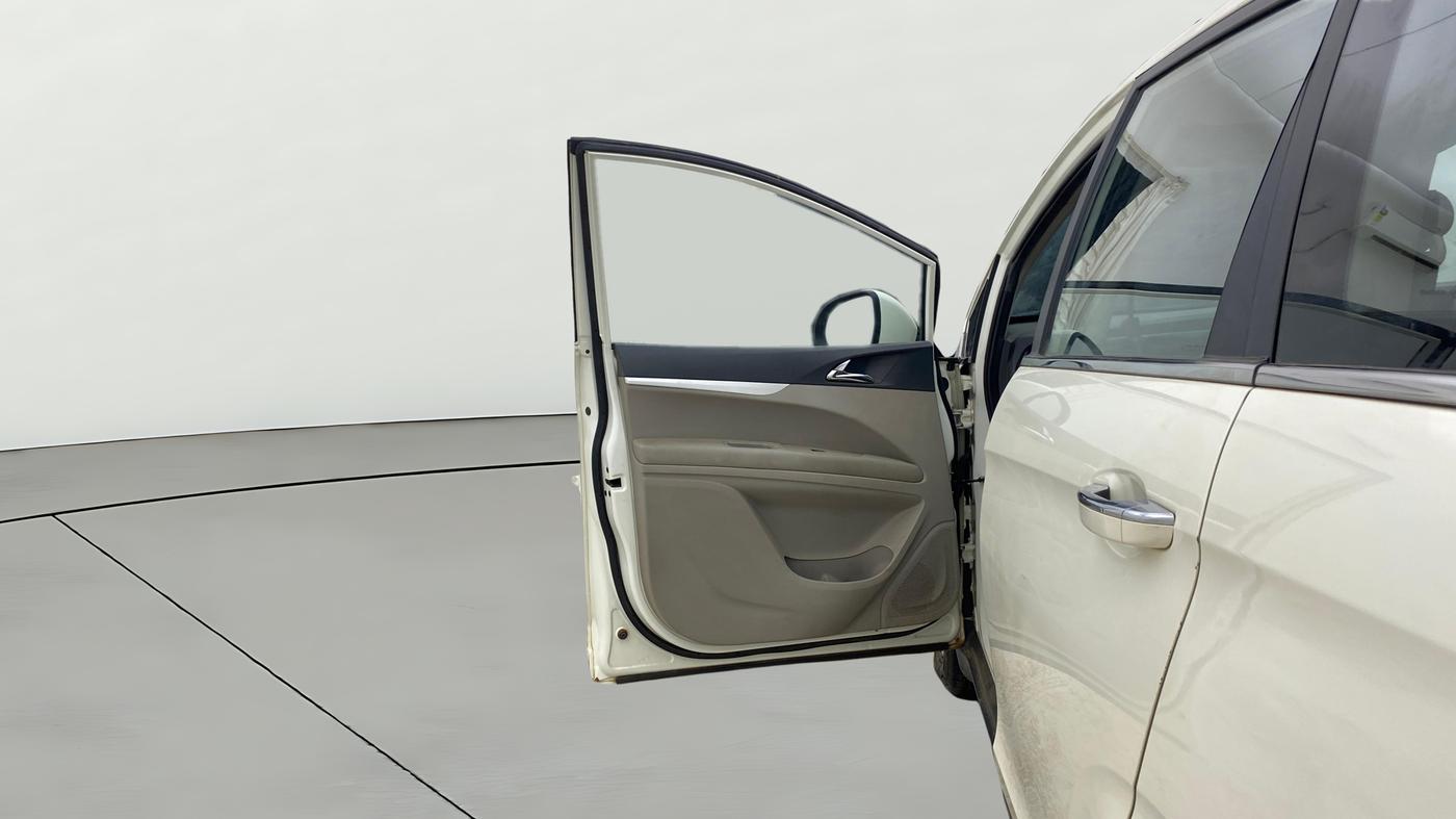 2020 Mahindra MARAZZO M6 8 STR, Diesel, Manual, 73,902 km, LHS Front Door