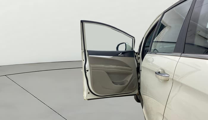 2020 Mahindra MARAZZO M6 8 STR, Diesel, Manual, 72,279 km, LHS Front Door