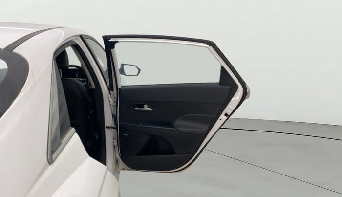 2023 Hyundai Verna SX (O) 1.5 TURBO PETROL MT, Petrol, Manual, 13,457 km, RHS Rear Door