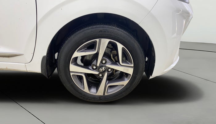 2022 Hyundai AURA SX 1.2 CNG, CNG, Manual, 1,22,124 km, Right Front Wheel