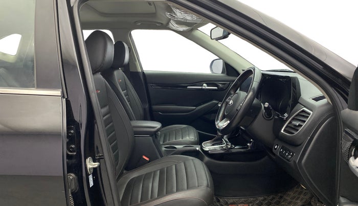 2020 KIA SELTOS GTX PLUS AT 1.5 DIESEL, Diesel, Automatic, 1,22,874 km, Right Side Front Door Cabin