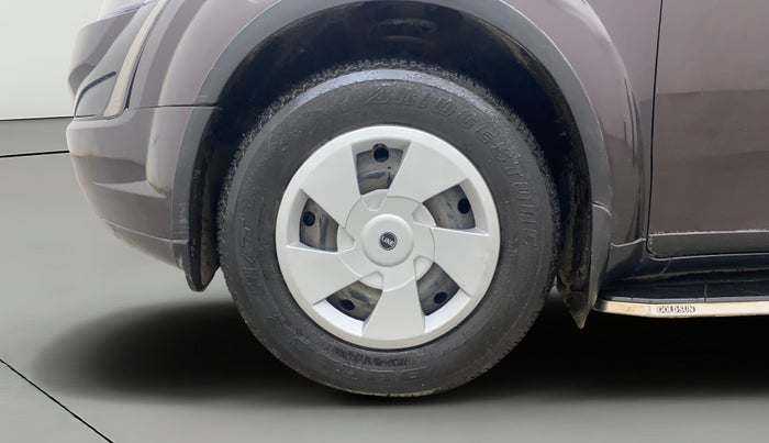 2019 Mahindra XUV500 W7, Diesel, Manual, 82,775 km, Left Front Wheel