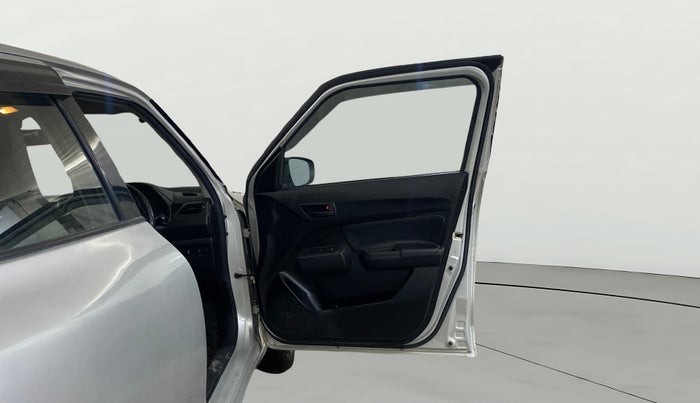 2021 Maruti Swift LXI, Petrol, Manual, 62,976 km, RHS Front Door