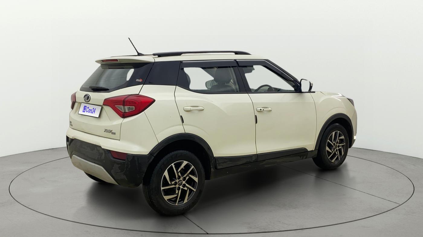 2022 Mahindra XUV300 W8 (O) 1.5 DIESEL AMT, Diesel, Automatic, 86,532 km, Right Back Diagonal