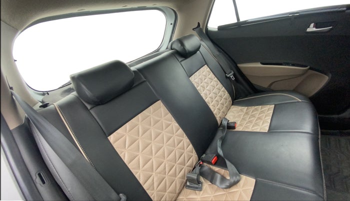 2015 Hyundai Grand i10 ASTA AT 1.2 KAPPA VTVT, Petrol, Automatic, 78,395 km, Right Side Rear Door Cabin