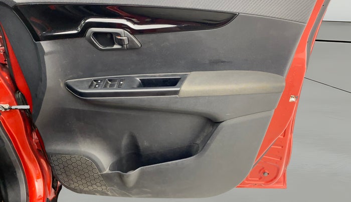 2018 Mahindra KUV 100 NXT K8 P 6 STR, Petrol, Manual, 33,453 km, Driver Side Door Panels Control
