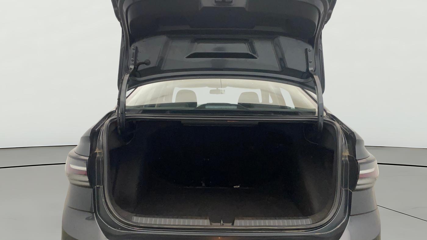 2024 Volkswagen VIRTUS HIGHLINE TSI 1.0 MT, Petrol, Manual, 21,033 km, Boot Open Zoomed View