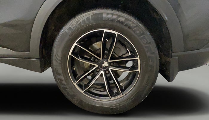 2022 Mahindra XUV700 MX P MT 5 STR, Petrol, Manual, 50,722 km, Left Rear Wheel