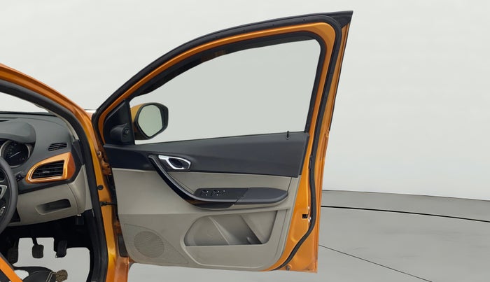 2016 Tata Tiago XZ PETROL, Petrol, Manual, 1,35,171 km, RHS Front Door