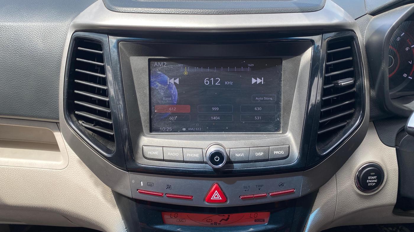 2019 Mahindra XUV300 W8 1.2 PETROL, Petrol, Manual, 38,170 km, Air Conditioner