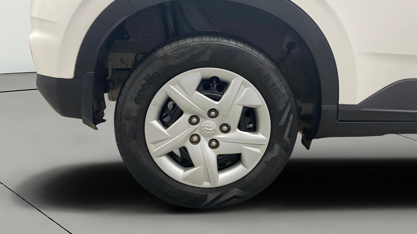 2021 Hyundai VENUE S+ 1.2, Petrol, Manual, 8,602 km, Right Rear Wheel