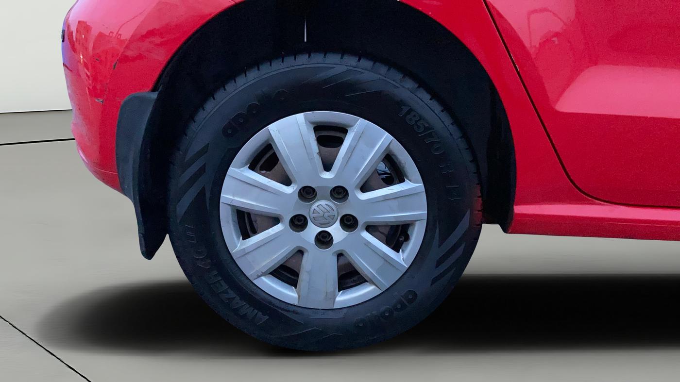 2012 Volkswagen Polo TRENDLINE 1.2L DIESEL, Diesel, Manual, 1,23,452 km, Right Rear Wheel