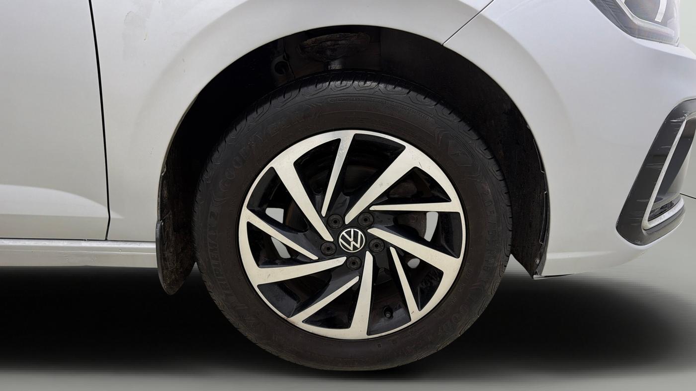 2022 Volkswagen VIRTUS TOPLINE TSI 1.0 MT, Petrol, Manual, 30,440 km, Right Front Wheel