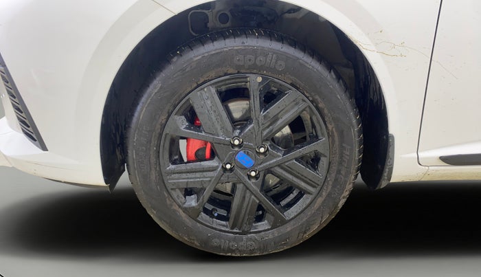 2024 Hyundai Verna SX (O) 1.5 TURBO PETROL MT, Petrol, Manual, 5,204 km, Left Front Wheel