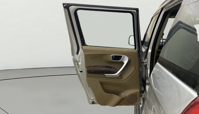 2016 Mahindra TUV300 T8, Diesel, Manual, 1,19,162 km, LHS Rear Door