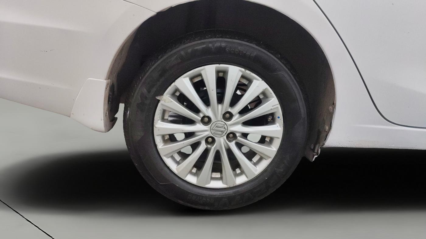 2015 Maruti Ciaz ZXI, Petrol, Manual, 76,102 km, Right Rear Wheel
