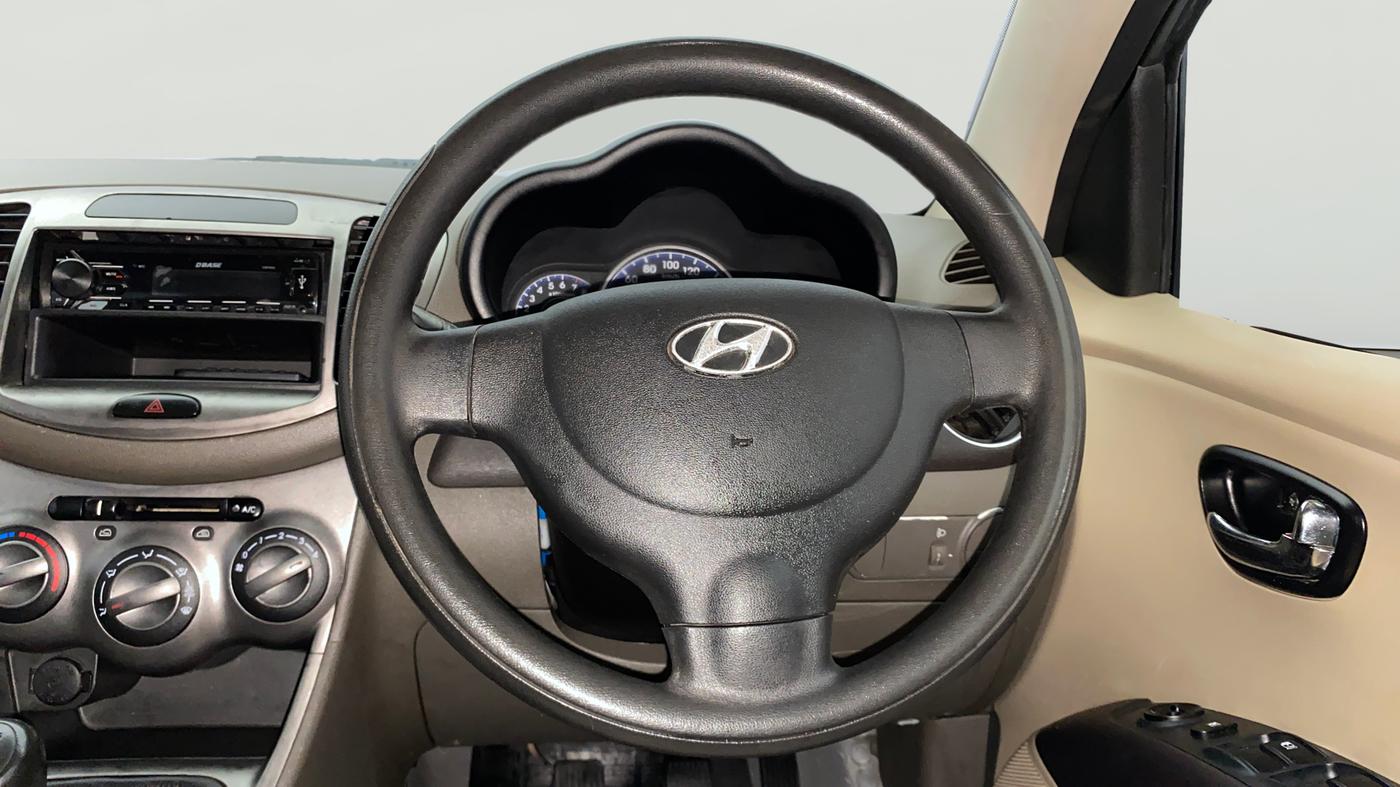 2013 Hyundai i10 MAGNA 1.2, Petrol, Manual, 1,04,687 km, Steering Wheel Close Up
