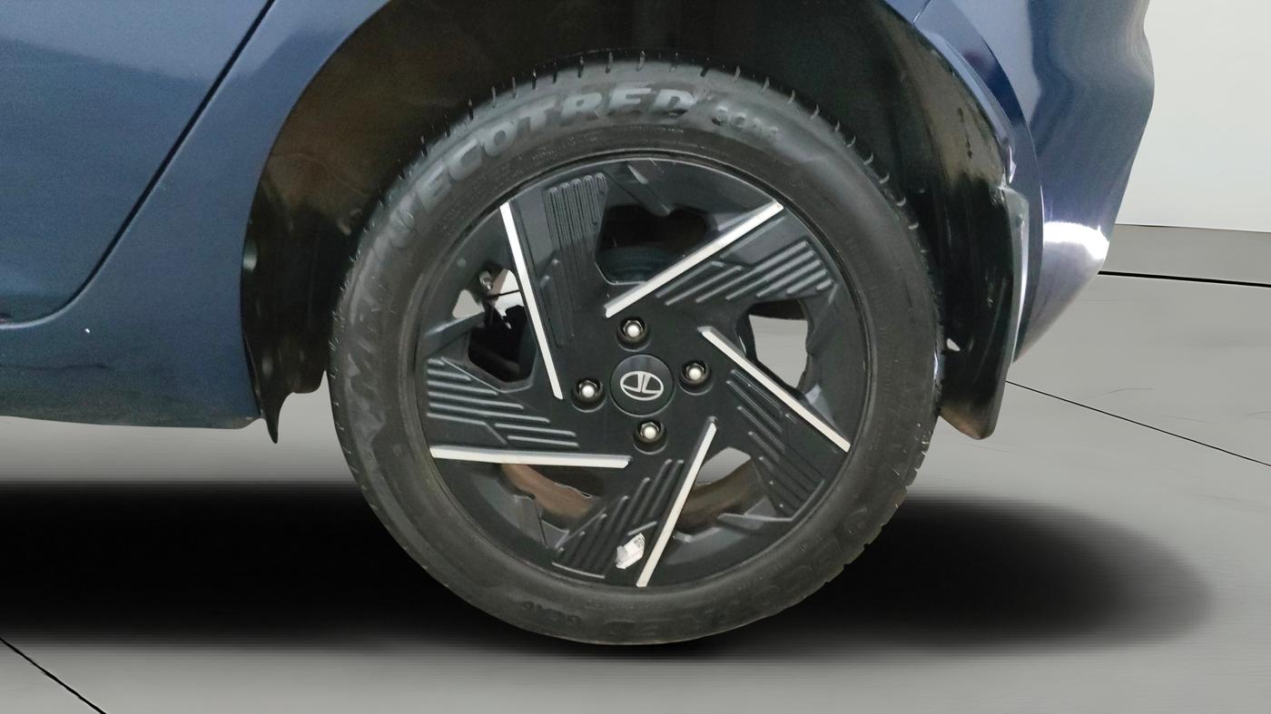 2025 Tata ALTROZ Accomplished Plus S Petrol 6DCT, Petrol, Automatic, 19,943 km, Left Rear Wheel