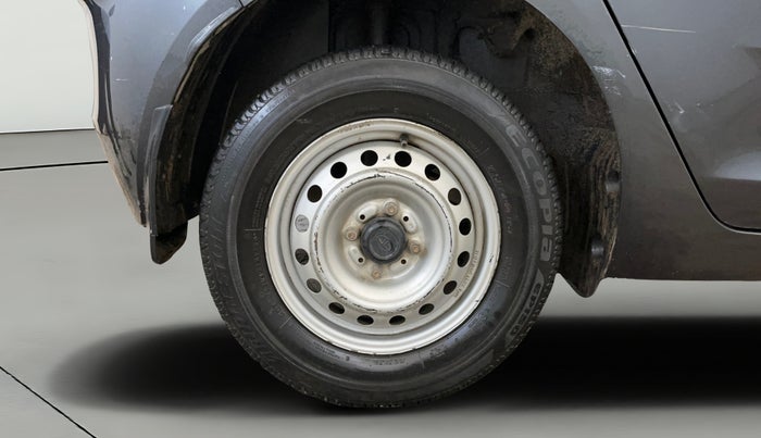 2020 Tata ALTROZ XE PETROL, Petrol, Manual, 28,916 km, Right Rear Wheel