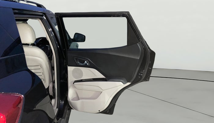 2024 Mahindra XUV300 W8 (O) 1.2 PETROL, Petrol, Manual, 31,207 km, RHS Rear Door