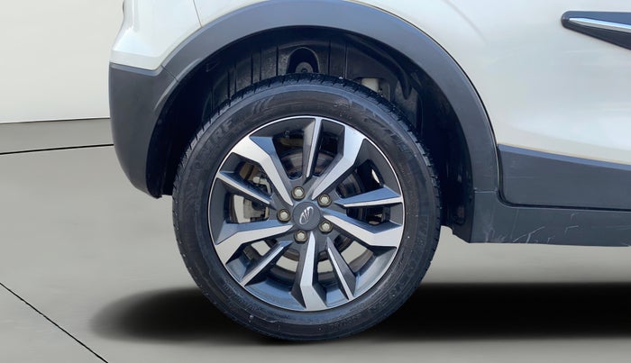 2021 Mahindra XUV300 W8 (O) 1.5 DIESEL, Diesel, Manual, 22,665 km, Right Rear Wheel