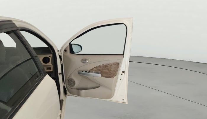 2014 Toyota Etios G, Petrol, Manual, 43,706 km, RHS Front Door