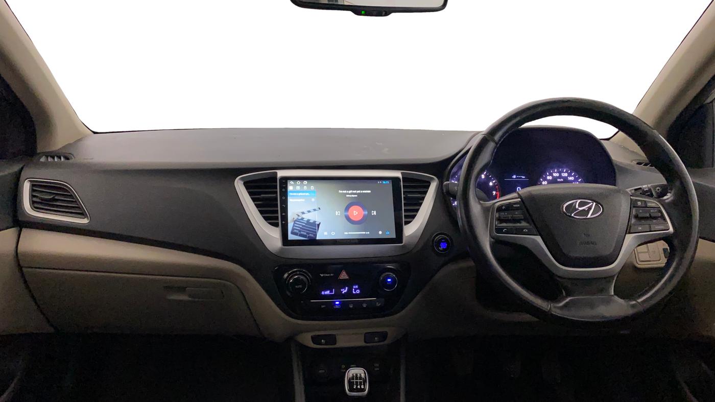 2017 Hyundai Verna 1.6 VTVT SX O, CNG, Manual, 63,998 km, Dashboard