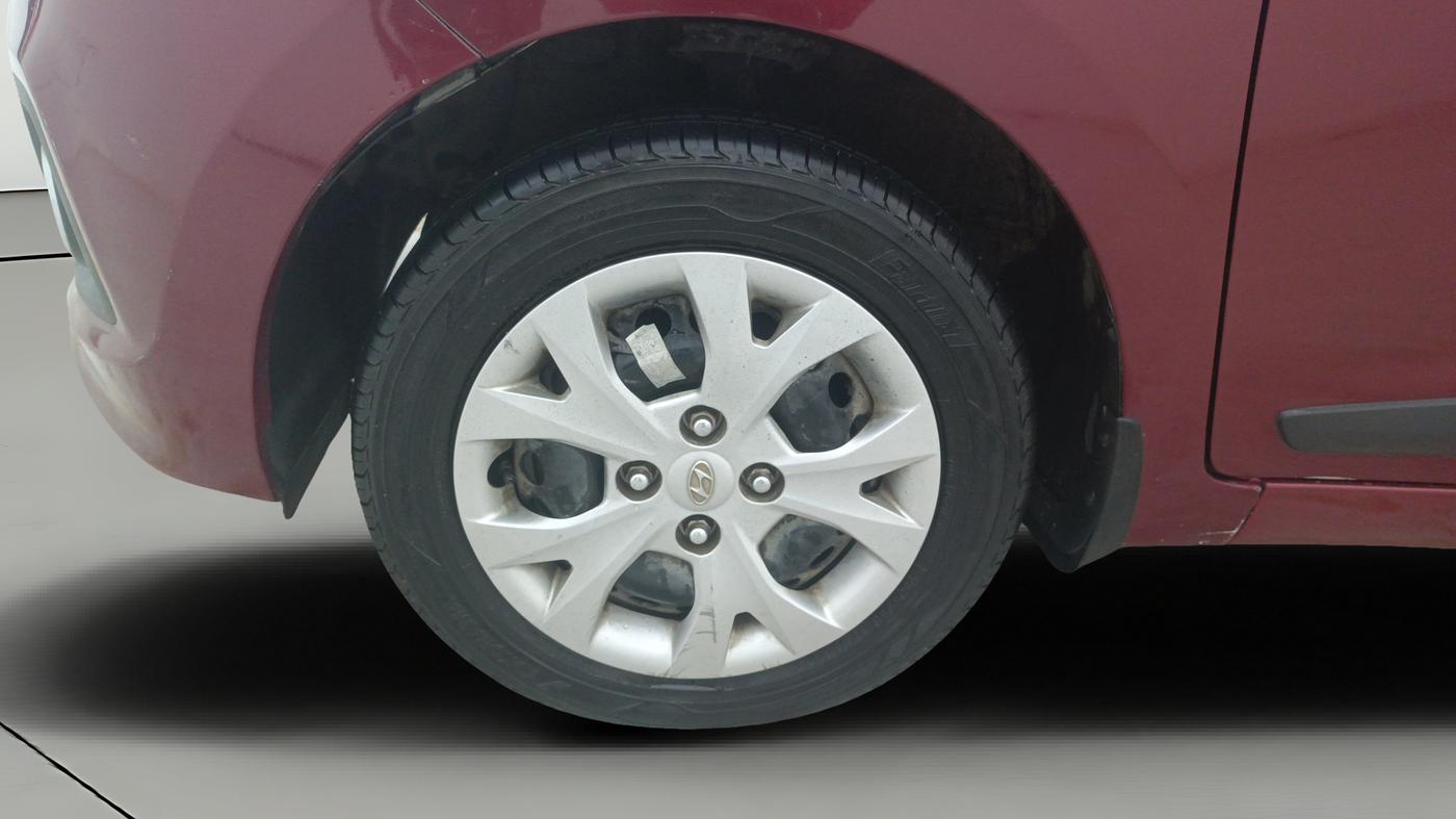 2015 Hyundai Grand i10 SPORTZ 1.2 KAPPA VTVT, Petrol, Manual, 67,581 km, Left Front Wheel