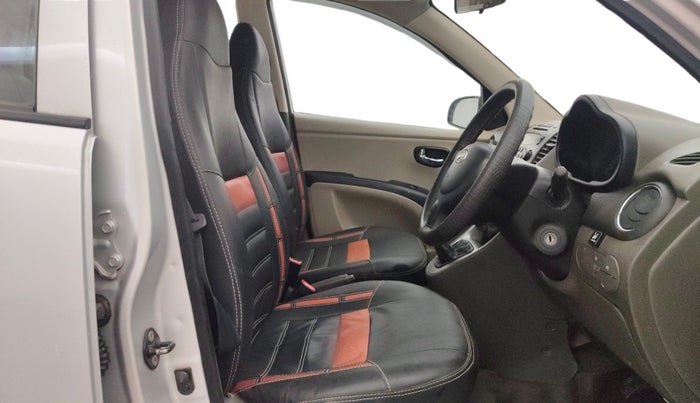 2014 Hyundai i10 SPORTZ 1.1, CNG, Manual, 72,480 km, Right Side Front Door Cabin