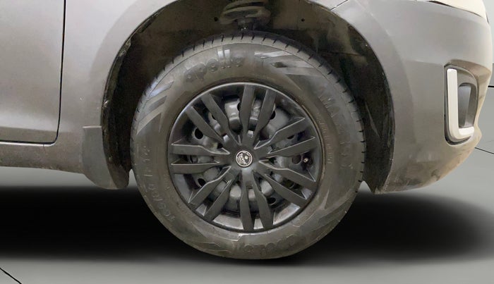 2015 Maruti Swift VXI, CNG, Manual, 75,871 km, Right Front Wheel