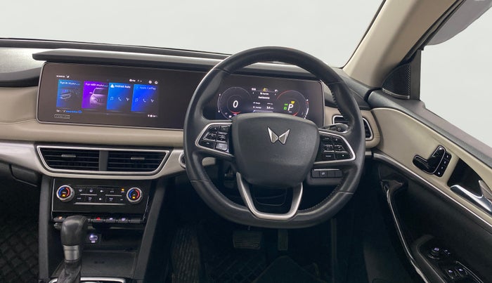 2022 Mahindra XUV700 AX 7 LUXURY P AT 7 STR, Petrol, Automatic, 89,205 km, Steering Wheel Close Up