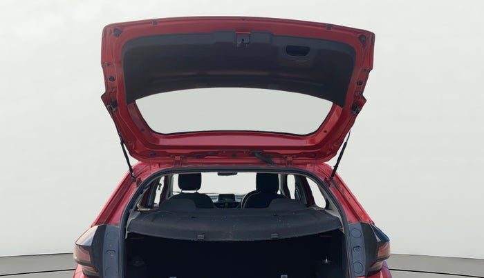 2021 Tata ALTROZ XE DIESEL, Diesel, Manual, 1,05,188 km, Boot Door Open