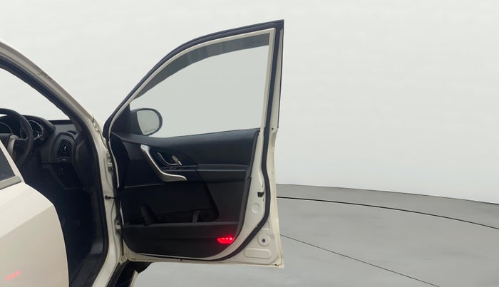 2020 Mahindra XUV500 W9, Diesel, Manual, 69,539 km, RHS Front Door